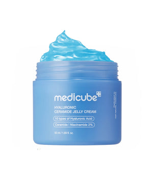 Medicube - Hyaluronic Ceramide Jelly Cream é um creme gel leve desenvolvido para proporcionar hidratação intensa ao mesmo tempo que reforça a barreira cutânea. A fórmula combina várias formas de ácido hialurónico, um complexo avançado de ceramidas, squalane e niacinamida para ajudar a pele a sentir-se mais preenchida, mais macia e mais resistente às agressões externas.

O creme também contém ectoína, péptidos e antioxidantes que ajudam a cuidar da pele e a preservar a hidratação ao longo do dia. A textura l