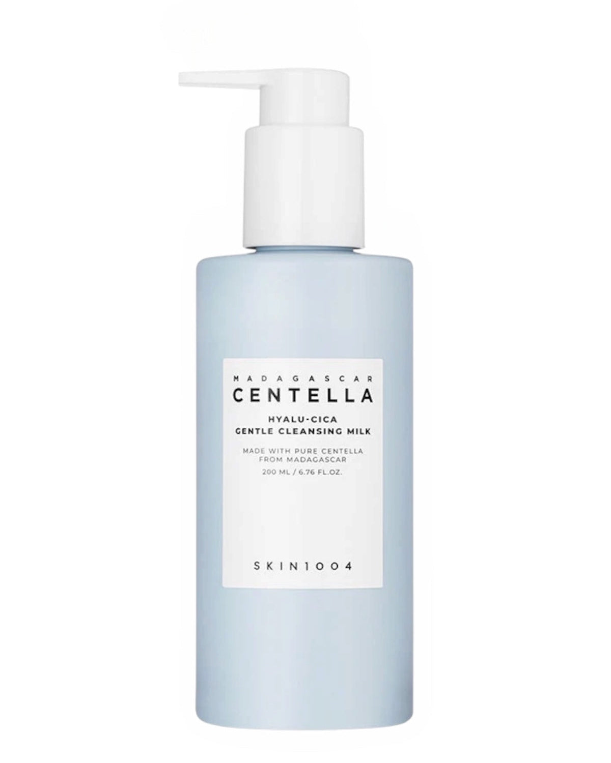 É muito importante preparar a sua pele limpando-a bem antes de iniciar a sua rotina regular de cuidados da pele – sem isso, os cuidados seguintes não serão tão eficazes. O produto de limpeza facial SKIN1004 Madagascar Centella Hyalu-Cica ajuda a eliminar todas as impurezas que se depositaram na pele e nos poros ao longo do dia ou durante a noite, deixando a pele perfeitamente limpa e pronta para qualquer cuidado posterior.