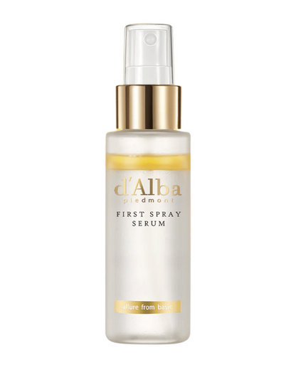d'Alba White Truffle First Spray Serum é um spray facial luxuoso que combina o poder das exclusivas trufas brancas do Piemonte, Itália, com os benefícios nutritivos do Tocoferol (vitamina E). Esta mistura única, conhecida como Trufferol, é rica em antioxidantes e é seis vezes mais eficaz do que a própolis em combater o estresse oxidativo.

A camada de sérum é enriquecida com extrato de trufa branca, niacinamida e extrato de semente de chia, melhorando a elasticidade e o brilho da pele, além de acalmá-la. A 