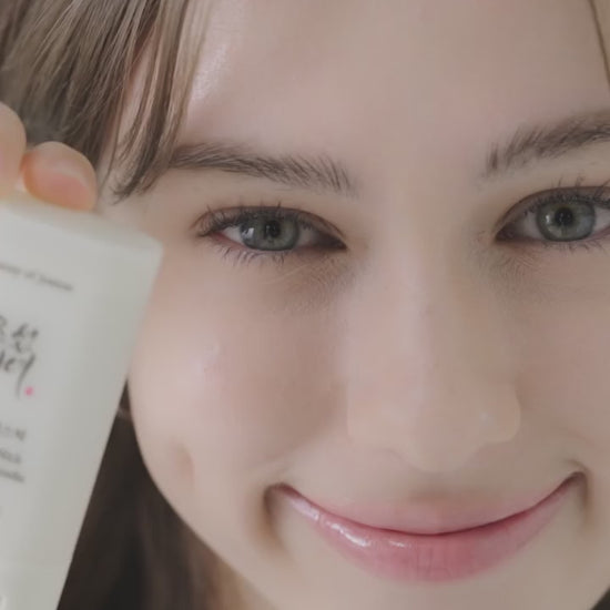 Beauty of Joseon Matte Sun Stick Mugwort + Camelia – Protetor solar em bastão com artemísia e óleo de camélia, garantindo alta proteção UVA/UVB com acabamento matte. Fórmula leve e sem sensação pegajosa, ideal para peles oleosas e mistas, ajudando a controlar a oleosidade ao longo do dia sem obstruir os poros.