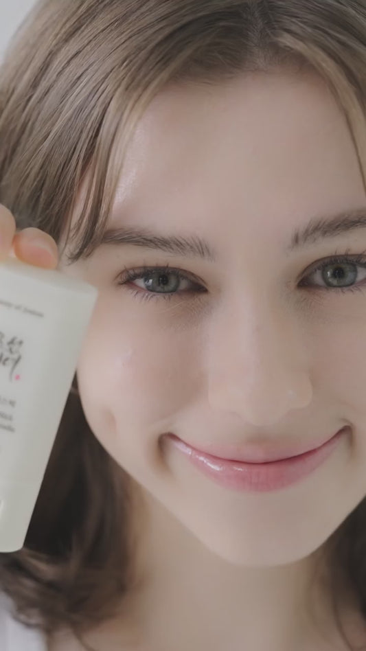 Beauty of Joseon Matte Sun Stick Mugwort + Camelia – Protetor solar em bastão com artemísia e óleo de camélia, garantindo alta proteção UVA/UVB com acabamento matte. Fórmula leve e sem sensação pegajosa, ideal para peles oleosas e mistas, ajudando a controlar a oleosidade ao longo do dia sem obstruir os poros.