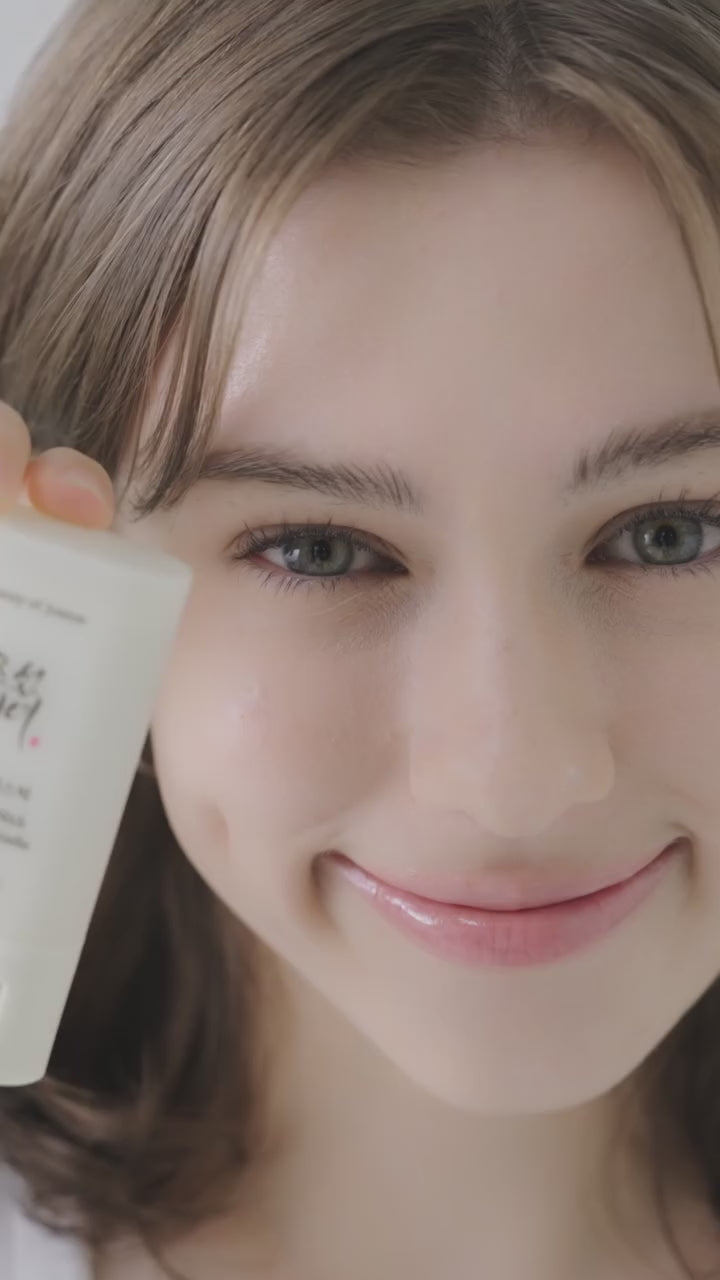 Beauty of Joseon Matte Sun Stick Mugwort + Camelia – Protetor solar em bastão com artemísia e óleo de camélia, garantindo alta proteção UVA/UVB com acabamento matte. Fórmula leve e sem sensação pegajosa, ideal para peles oleosas e mistas, ajudando a controlar a oleosidade ao longo do dia sem obstruir os poros.